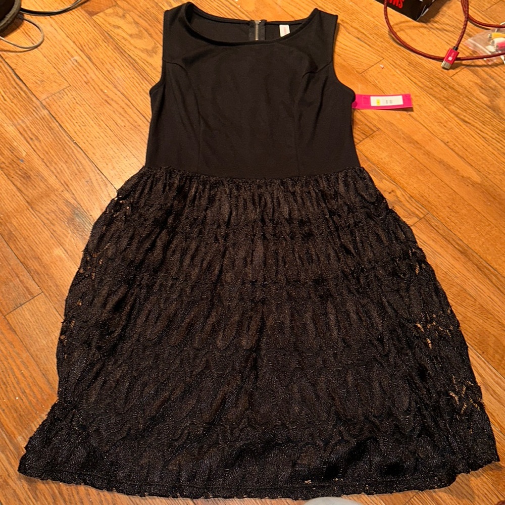 Black lacy dress